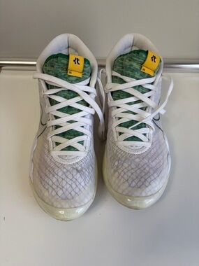Nike Zoom KD 12, Size 9 basketball shoe for Kevin Durant white with green